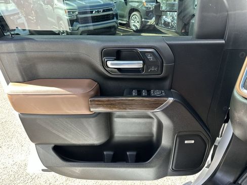 Used 2023 Chevrolet Silverado 2500 High Country w/ Technology Package image 31