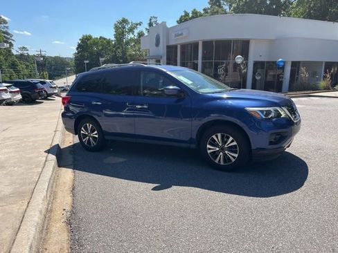 Used 2017 Nissan Pathfinder SV w/ SV Tech Package FWD image 2