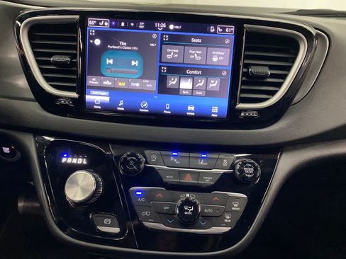 Used 2025 Chrysler Pacifica Select FWD image 27