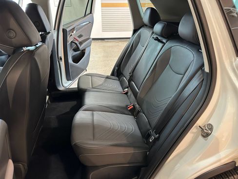 Used 2026 Volkswagen Tiguan SE AWD/4WD image 40