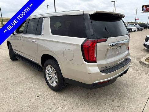 Used 2023 GMC Yukon XL SLT w/ SLT Luxury Package AWD/4WD image 8