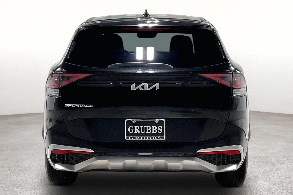 Used 2025 Kia Sportage LX FWD image 5