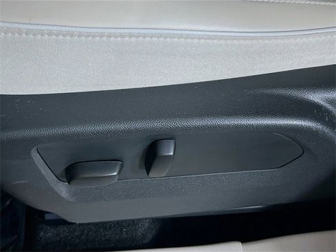 Used 2023 Buick Envision Avenir image 18