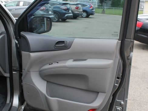 Used 2012 Kia Sedona LX w/ PWR Pkg FWD image 21
