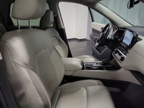 Used 2024 Nissan Pathfinder SL w/ Black Appearance Package FWD image 34