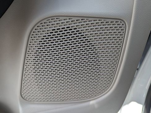 Used 2024 Chrysler Pacifica Touring-L image 18