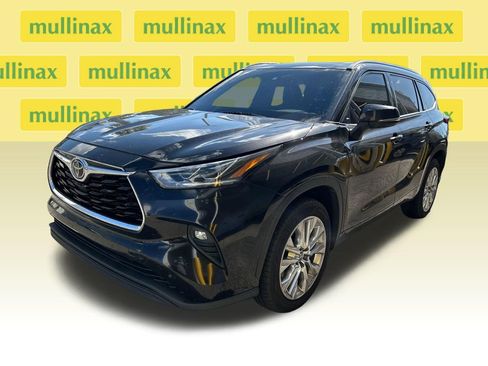 Used 2020 Toyota Highlander Limited image 6