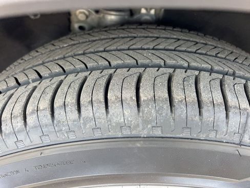 Used 2022 Ford Explorer XLT w/ Equipment Group 202A image 16