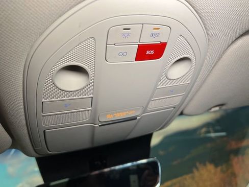 Used 2025 Genesis G70 2.5T image 42