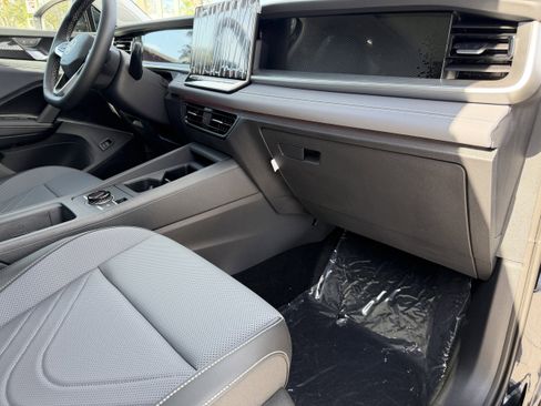 New 2026 Volkswagen Tiguan SE image 11