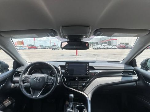 Used 2022 Toyota Camry XSE FWD image 11