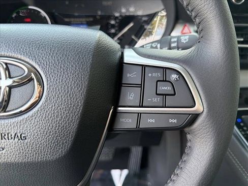 Certified 2026 Toyota Sienna XLE image 16