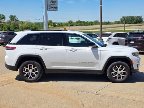 Used 2024 Jeep Grand Cherokee Limited AWD/4WD image 9