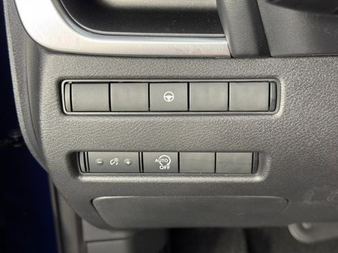 Used 2023 Nissan Rogue SV image 16