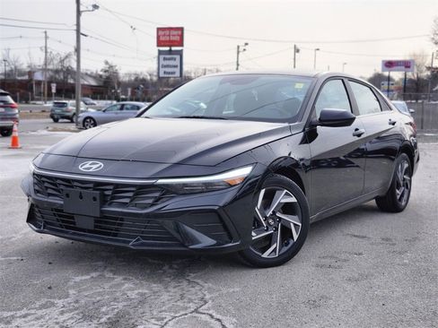 Used 2025 Hyundai Elantra SEL image 1