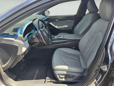 Used 2019 Toyota Avalon XLE w/ Carpet Mat Package FWD image 9