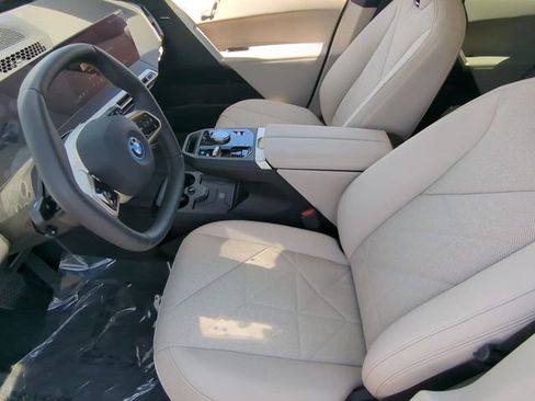 Used 2025 BMW iX xDrive50 AWD/4WD image 19