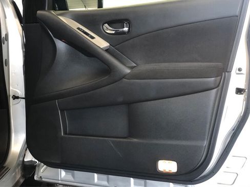 Used 2009 Nissan Murano SL FWD image 16