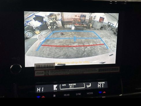 Used 2025 Toyota Sienna LE image 21