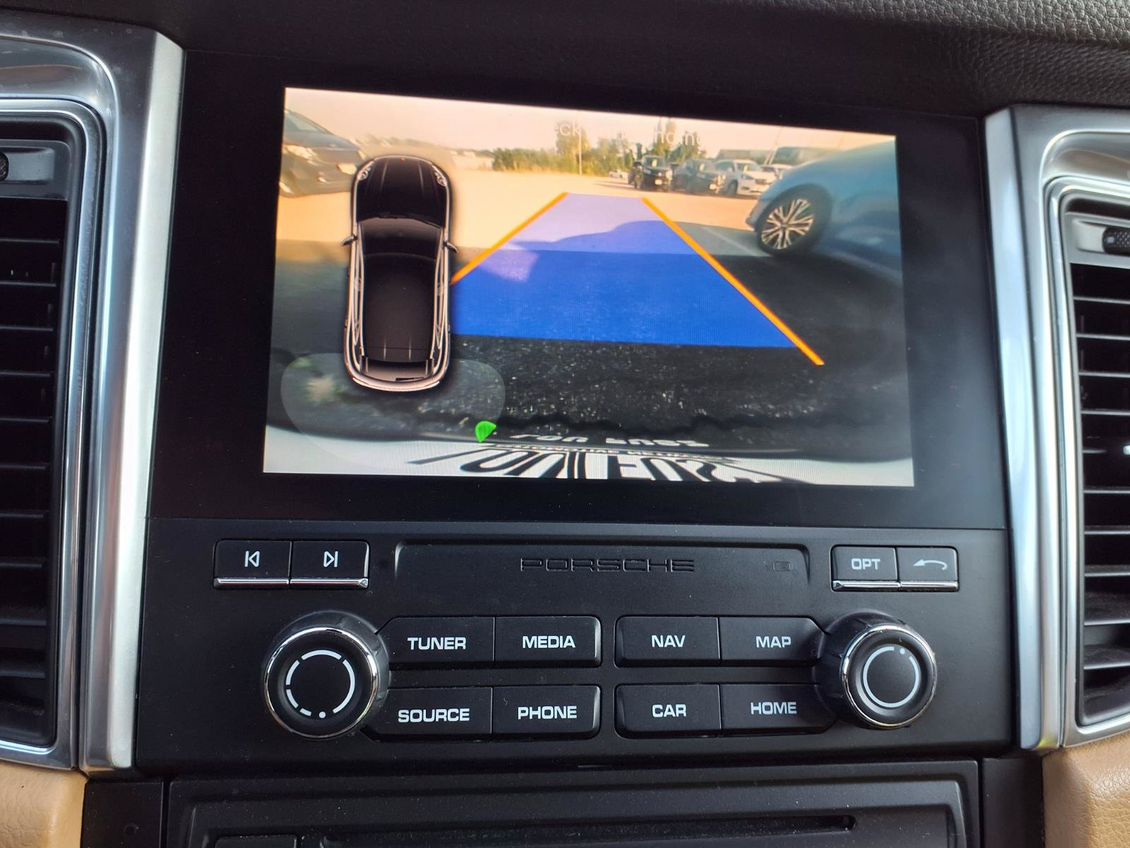 Used 2018 Porsche Macan AWD/4WD image 7