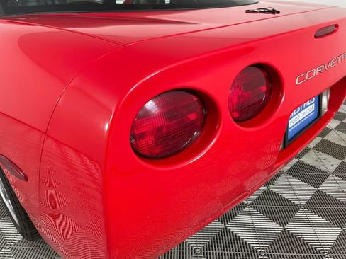 Used 2004 Chevrolet Corvette Coupe w/ Roof Package RWD image 17