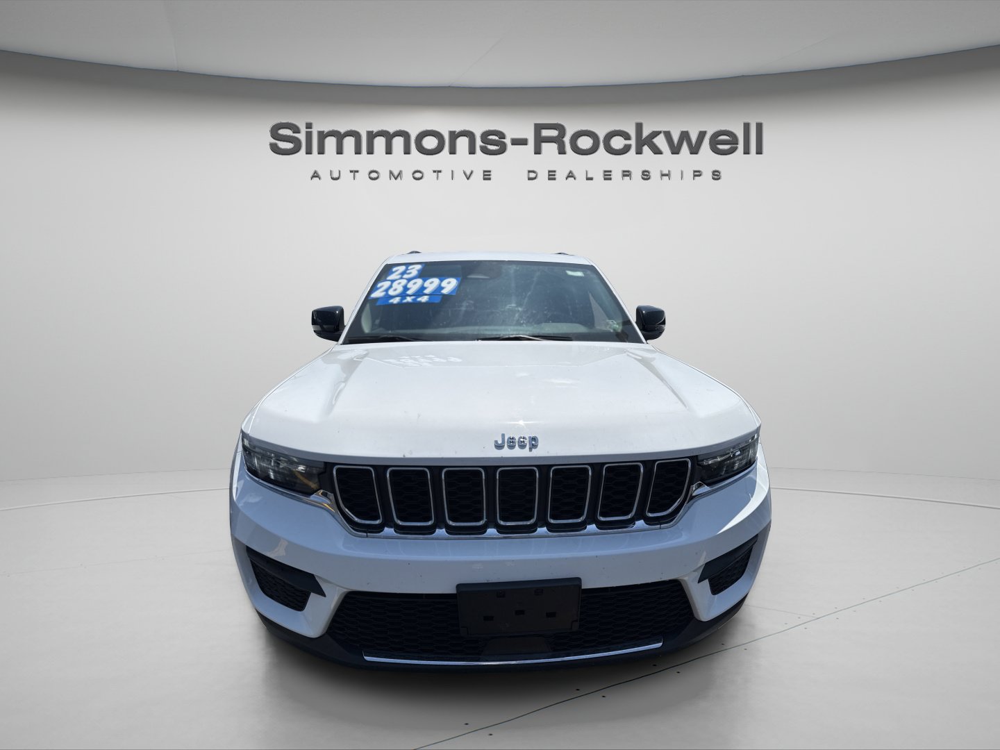 Used 2023 Jeep Grand Cherokee Laredo w/ Luxury Tech Group I AWD/4WD image 7