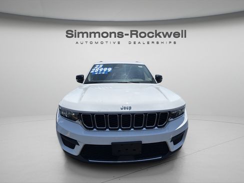 Used 2023 Jeep Grand Cherokee Laredo w/ Luxury Tech Group I AWD/4WD image 7