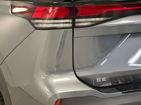 New 2026 Volkswagen Tiguan SE FWD image 25