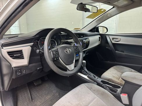 Used 2014 Toyota Corolla LE image 12