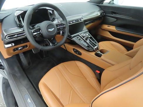 Used 2025 Aston Martin V8 Vantage Coupe image 10