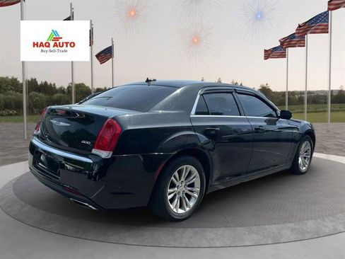 Used 2020 Chrysler 300 Touring w/ Driver Convenience Group image 5