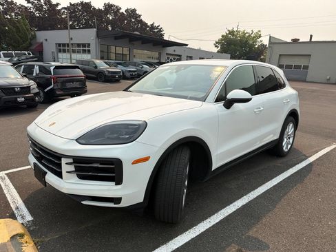 Used 2024 Porsche Cayenne w/ Premium Package AWD/4WD image 1