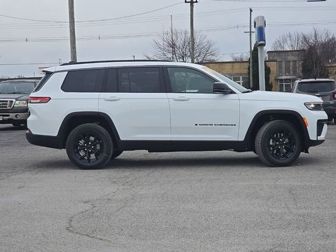 New 2026 Jeep Grand Cherokee L Laredo image 8