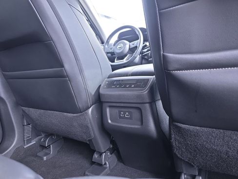 Used 2023 Nissan Pathfinder SL w/ Black Appearance Package image 11