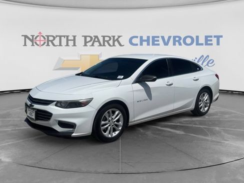 Used 2017 Chevrolet Malibu LT w/ Leather Package FWD image 7