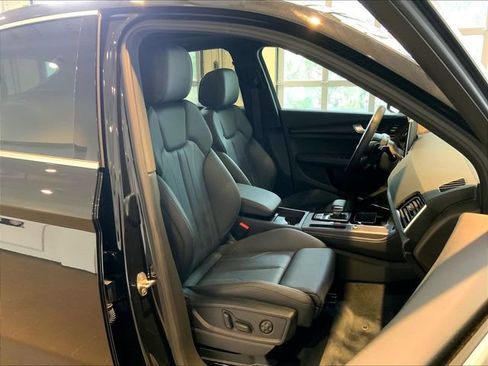 Certified 2025 Audi Q5 2.0T Premium Plus w/ Premium Plus Package AWD/4WD image 17
