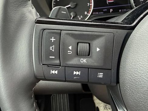 Used 2025 Nissan Pathfinder SL AWD/4WD image 24