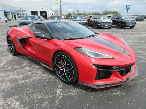 Certified 2024 Chevrolet Corvette E-Ray w/ Stealth Interior Trim Package image 7