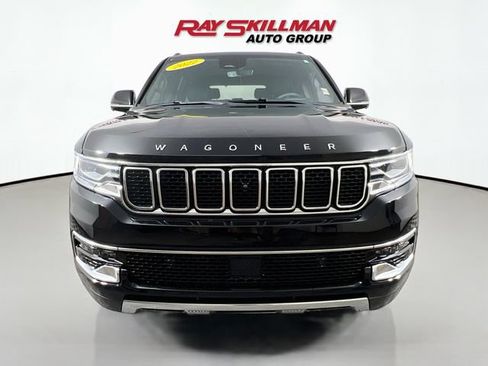 Used 2022 Jeep Wagoneer Series III w/ Premium Group I AWD/4WD image 2