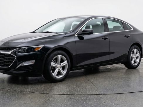 Used 2024 Chevrolet Malibu LT image 3