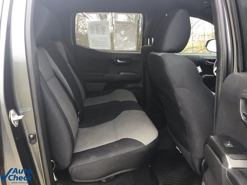 Used 2021 Toyota Tacoma TRD Sport w/ Technology Package image 14