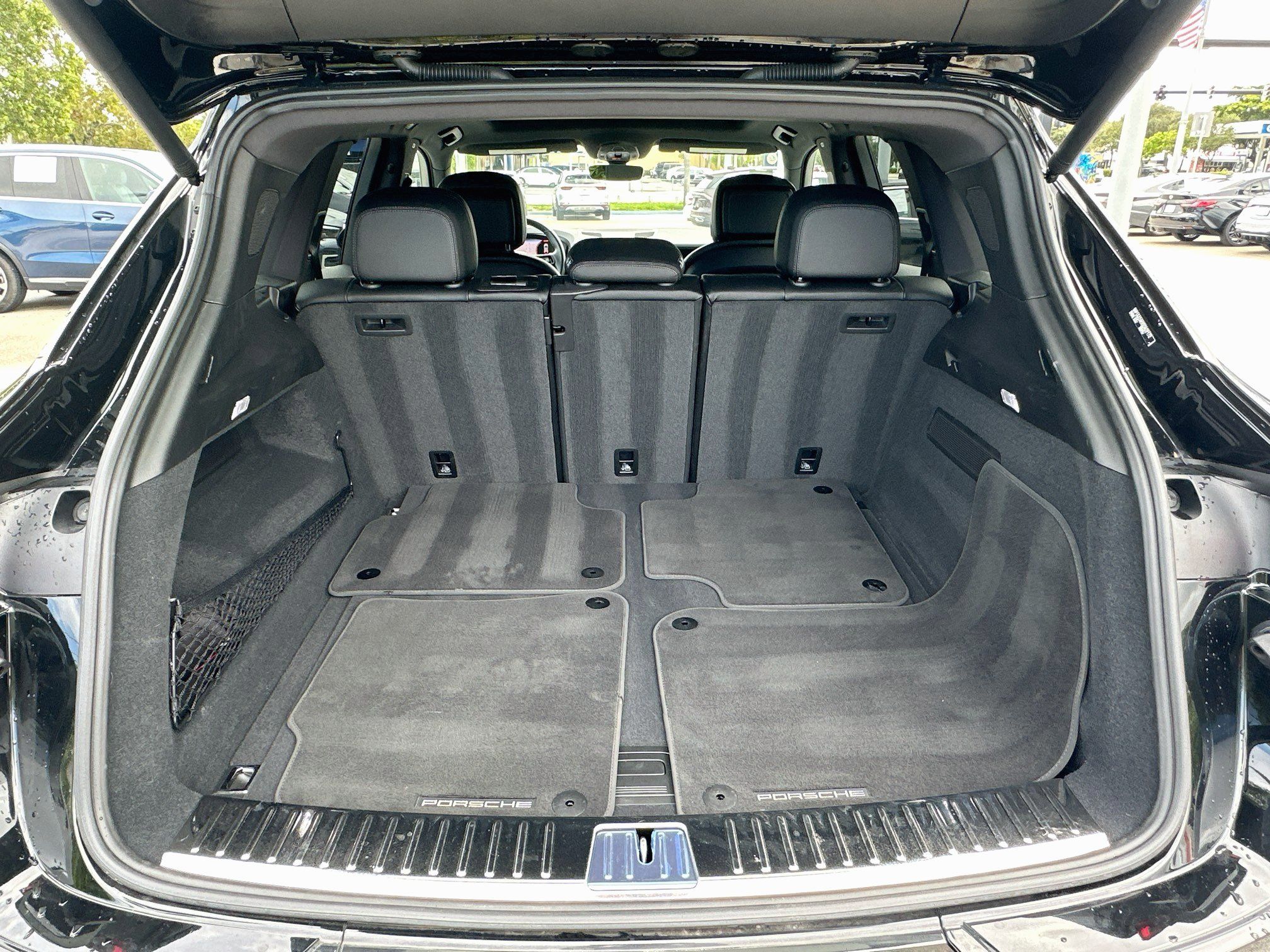 Used 2025 Porsche Cayenne AWD/4WD image 29