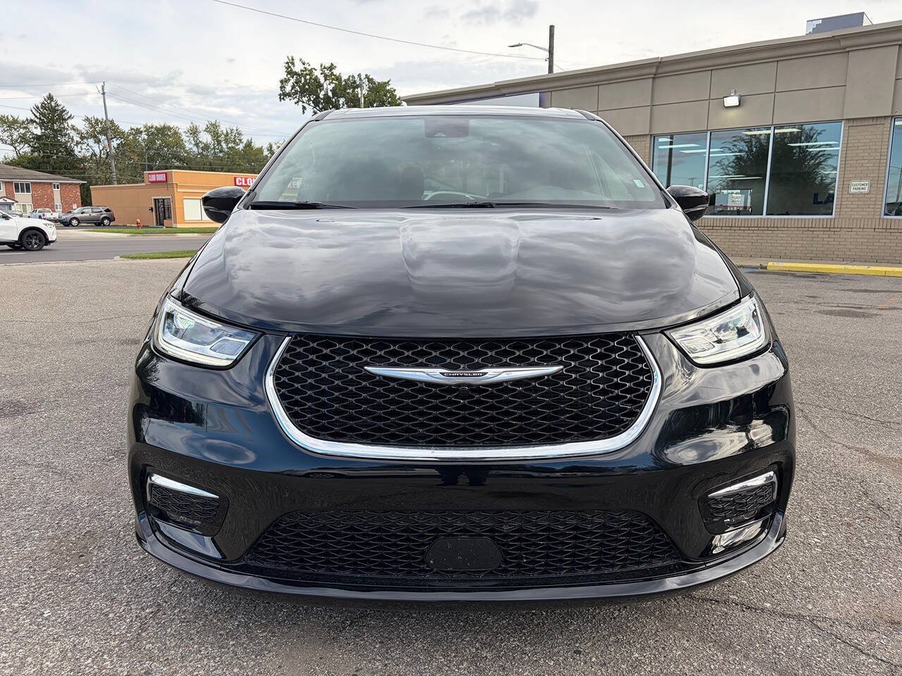 Used 2026 Chrysler Pacifica Select FWD image 2