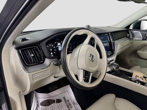 Used 2019 Volvo XC60 T5 Inscription w/ Protection Package FWD image 10