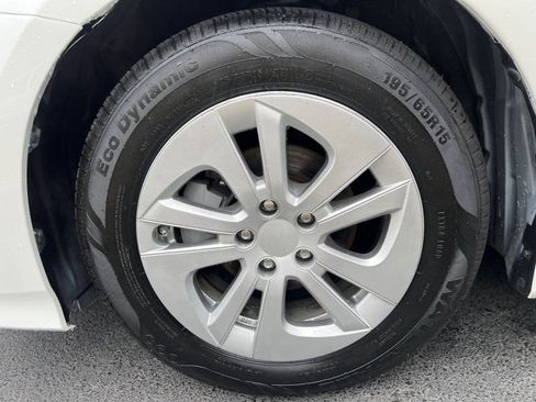 Used 2017 Toyota Prius Two w/ Carpet Mat Package FWD image 18