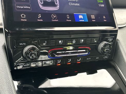 Used 2024 Jeep Grand Cherokee Limited 4xe w/ Luxury Tech Group II image 23