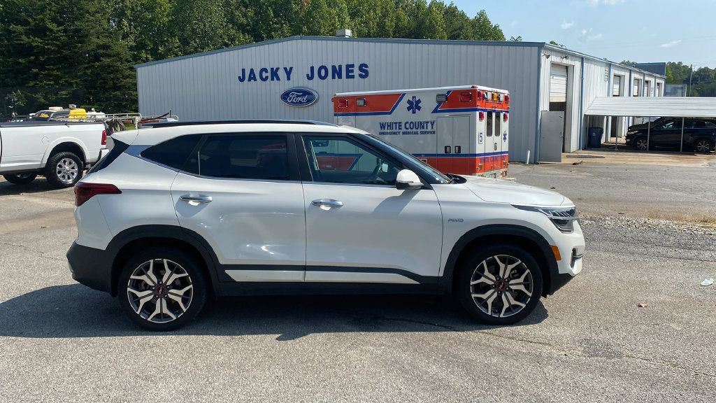 Used 2022 Kia Seltos SX w/ Sunroof Package AWD/4WD image 4