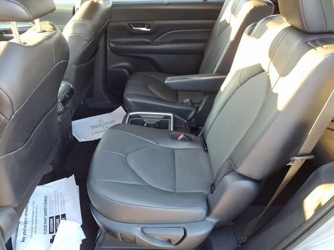 Certified 2025 Toyota Grand Highlander AWD image 13
