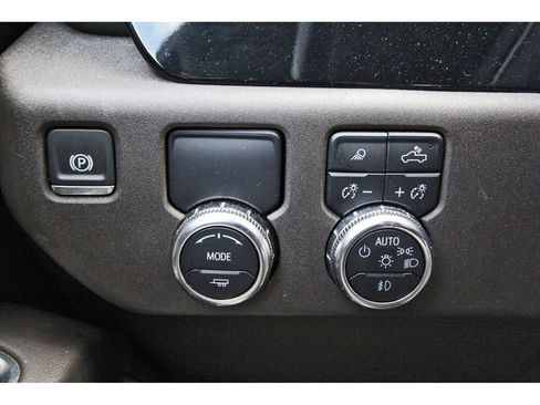 Used 2024 GMC Sierra 1500 SLT image 18