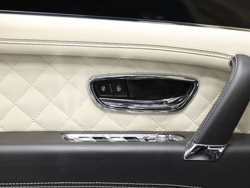 Used 2019 Bentley Bentayga AWD/4WD image 10